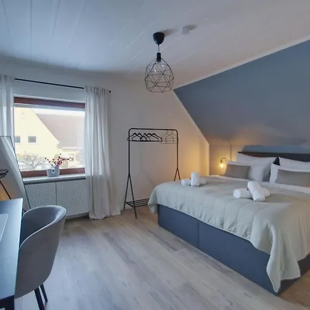 Apartment 2,5-zkb-unterkunft, Zentral, Mit Separatem Eingang